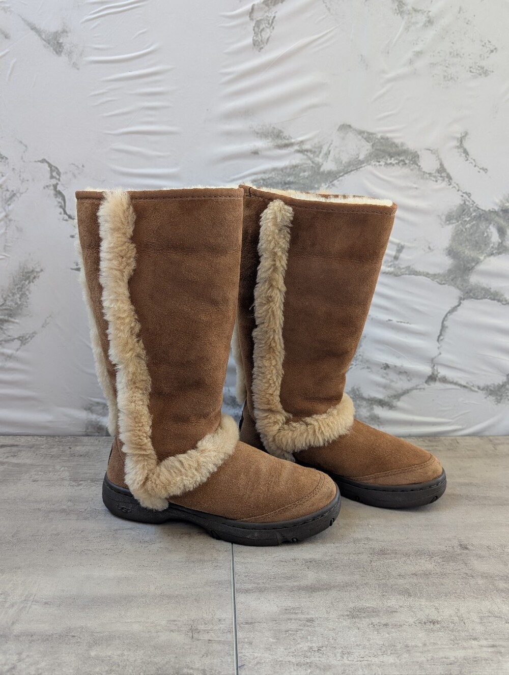 UGG Sunburst Tall Exposed Sheepskin Chestnut Shearling Boots Women's 6